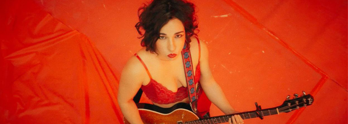 LA PERRA BLANCO PRESENTA “DEVIL IN MY BED”, SU PRIMER TEMA EN CASTELLANO Y SEGUNDO ADELANTO DE LOVERS & FEARS, SU NUEVO DISCO PRODUCIDO POR JIMMY SUTTON