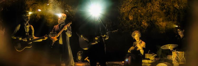 ‘LA BÚSQUEDA’ PRESENTA EN CONCIERTO SU ÁLBUM, ‘LUZ, ARENA Y LLANTO’, EN EL TEATRO PRINCIPAL DE PALMA EN MALLORCA EL PRÓXIMO 25 DE ENERO. EDICIÓN EN DOBLE VINILO CON TRES TEMAS NUEVOS.